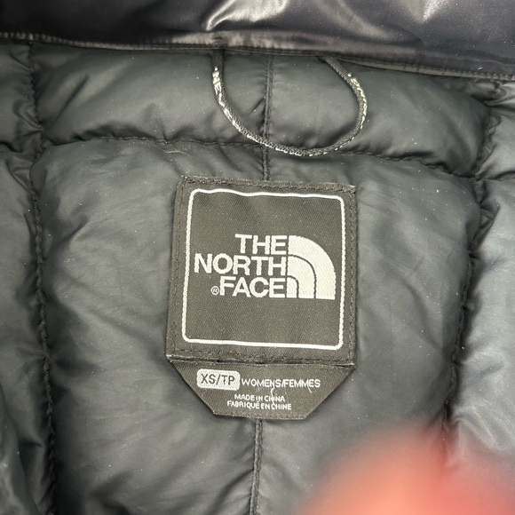 The north face women’s size xs , like new , puffer jacket - Picture 4 of 4